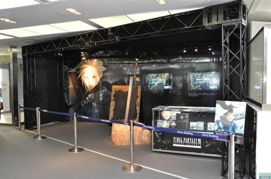 《FF7：圣子降临完全版》美版封面