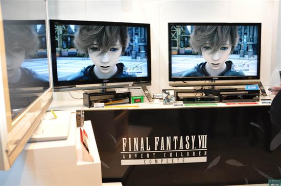 《FF7：圣子降临完全版》美版封面
