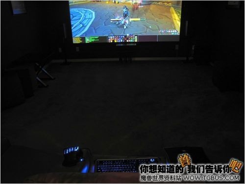 国外强人玩魔兽：专用游戏房+豪华配置 