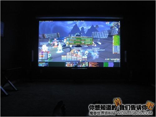 国外强人玩魔兽：专用游戏房+豪华配置 