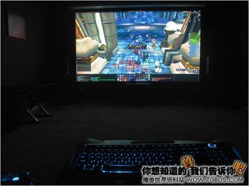 国外强人玩魔兽：专用游戏房+豪华配置 