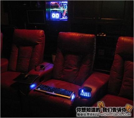 国外强人玩魔兽：专用游戏房+豪华配置 