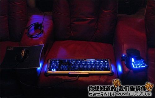 国外强人玩魔兽：专用游戏房+豪华配置 