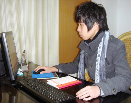 南平：中学生把魔兽游戏写成小说中学生，小说