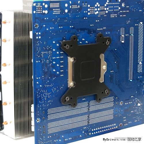 史上最庞大CPU散热器登场 四风扇十二热管