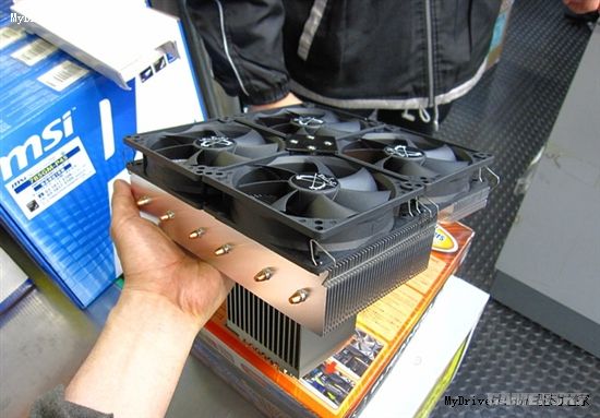 史上最庞大CPU散热器登场 四风扇十二热管