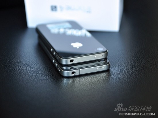 iPhone 4S(上)与iPhone 4顶部对比