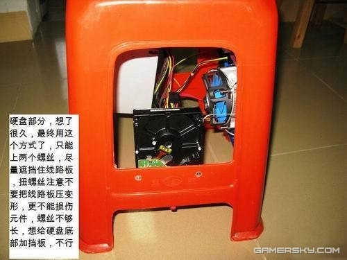 牛人玩家打造超雷“板凳机箱” 冬天还能暖屁股