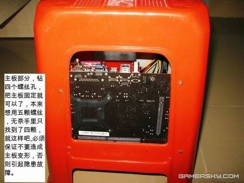 牛人玩家打造超雷“板凳机箱” 冬天还能暖屁股