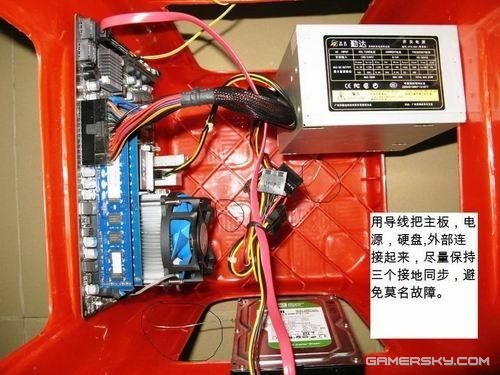 牛人玩家打造超雷“板凳机箱” 冬天还能暖屁股